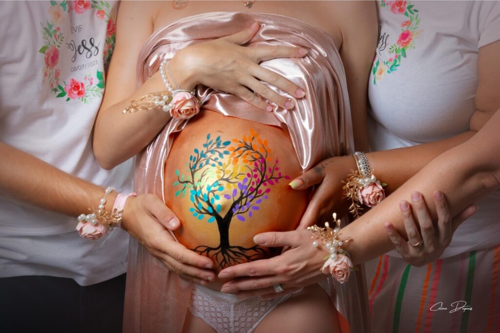 Séance photos belly painting réalisée près de Nîmes dessin arbre de vie