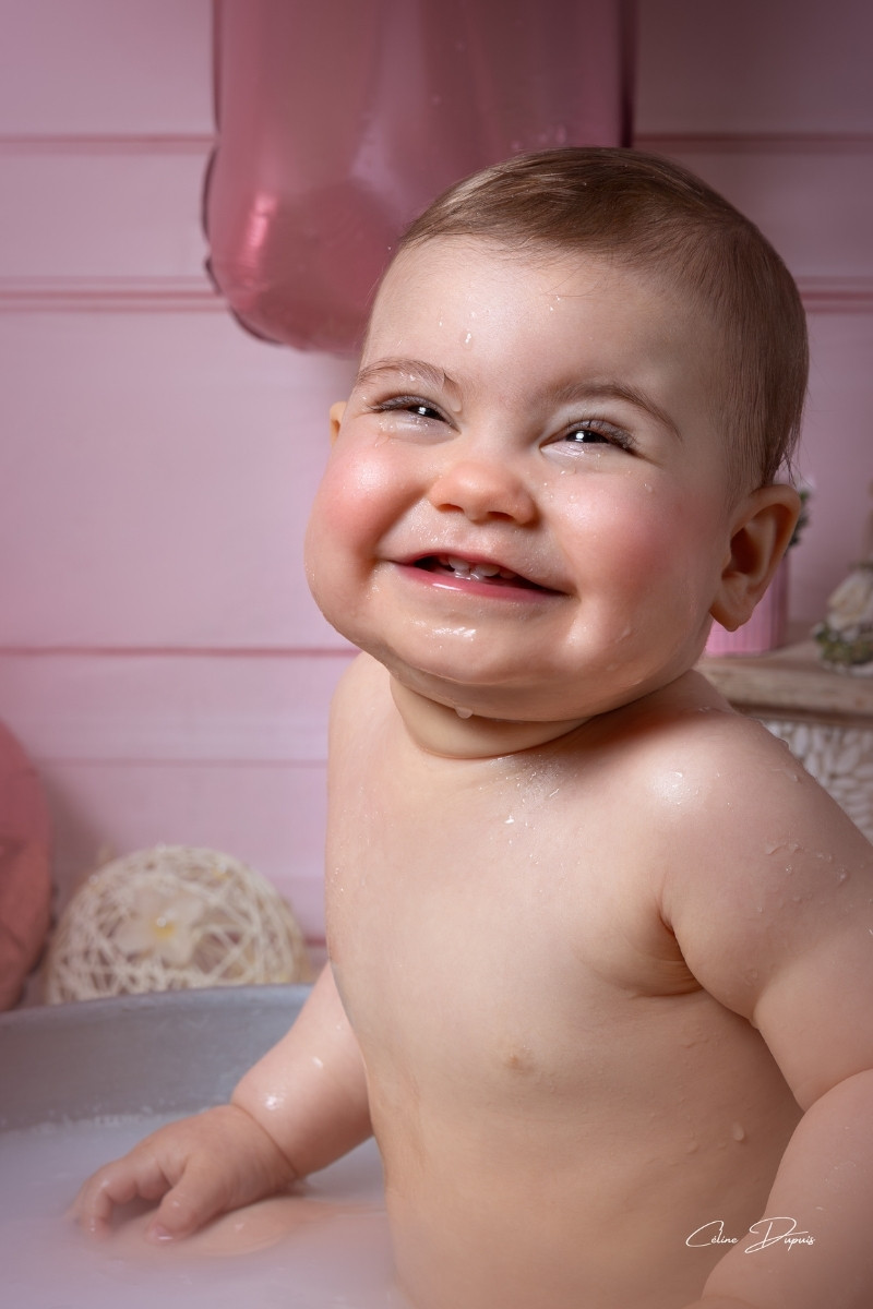 Bain de lait Séance photos bambin, bain de lait, pose nuance, photographe bambin et famille Nîmes
