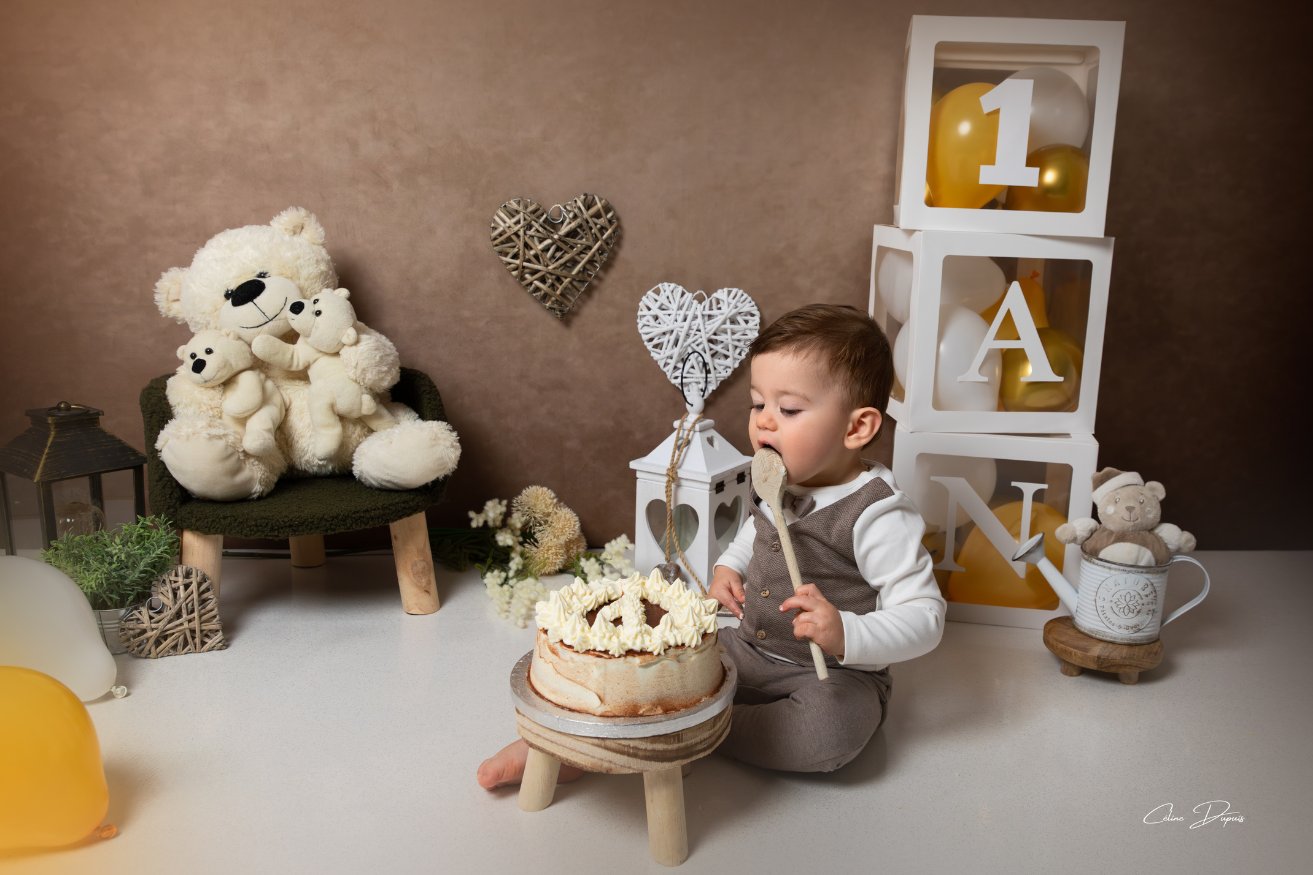smash the cake Séance bambin, smash the cake, pose nuance, photographe Nîmes